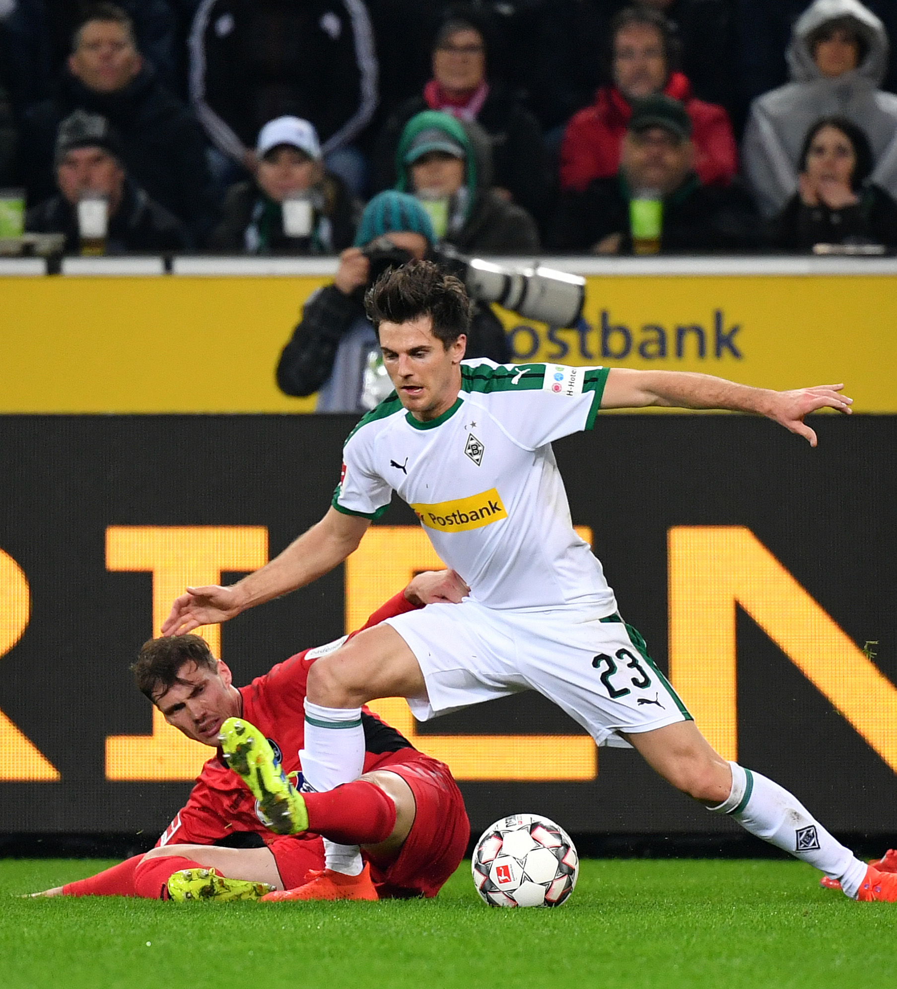 里昂训练开放日,冲刺阶段内部沟通引欢呼,德甲在即,年轻球员得到机会(回旋支堵塞90%没做支架) 里昂训练开放日,冲刺阶段内部沟通引欢呼,德甲在即,年轻球员得到机会(回旋支堵塞90%没做支架)