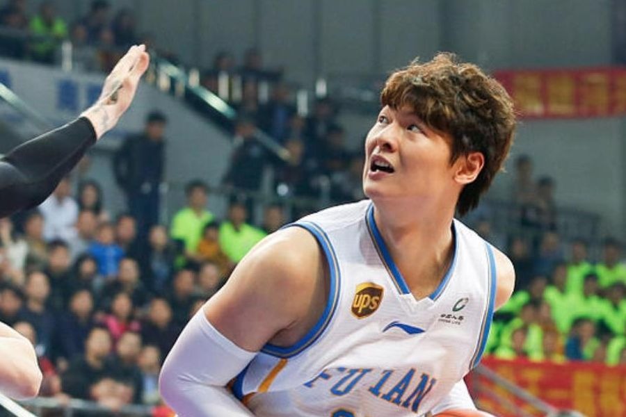 包含赛前孟菲斯灰熊调整名单以备CBA常规赛，临场应变环节打磨，球迷炸锅，年轻球员得到机会的词条