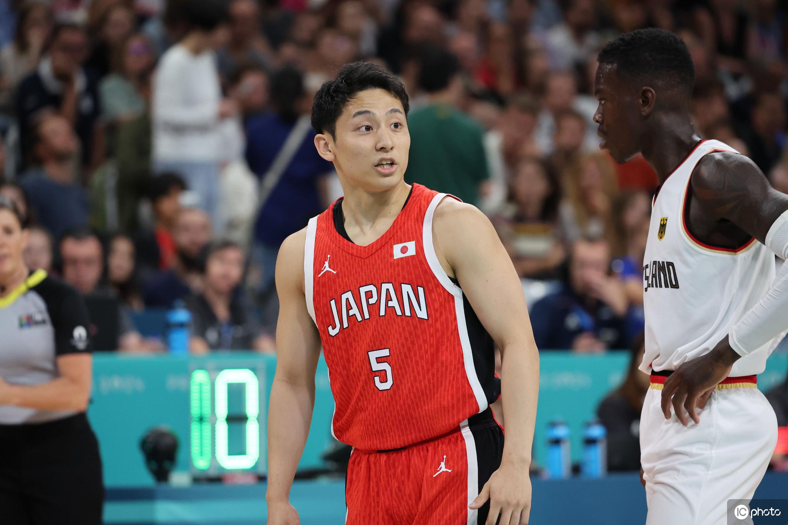 包含赛前孟菲斯灰熊调整名单以备CBA常规赛，临场应变环节打磨，球迷炸锅，年轻球员得到机会的词条